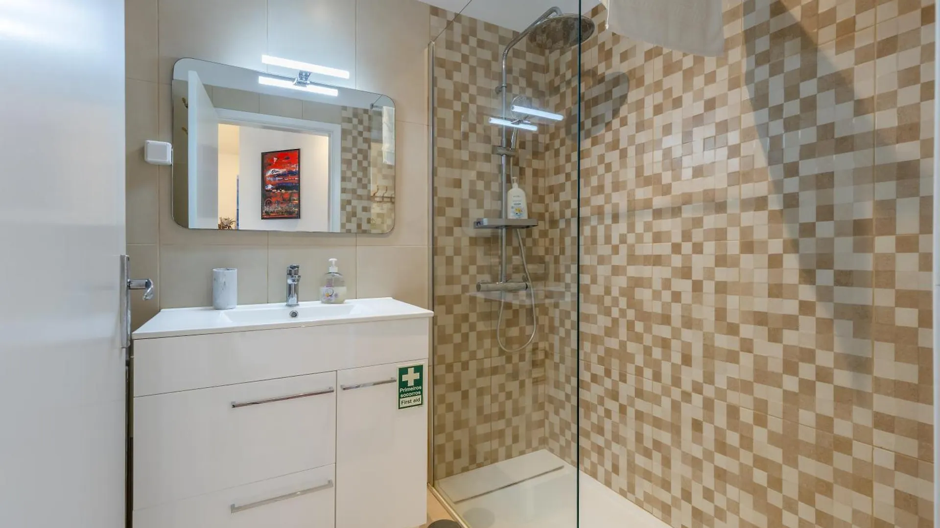 Funchal Apartment With Stunning Harbor View And Air Conditioning Unit 0*, Funchal (Madeira)